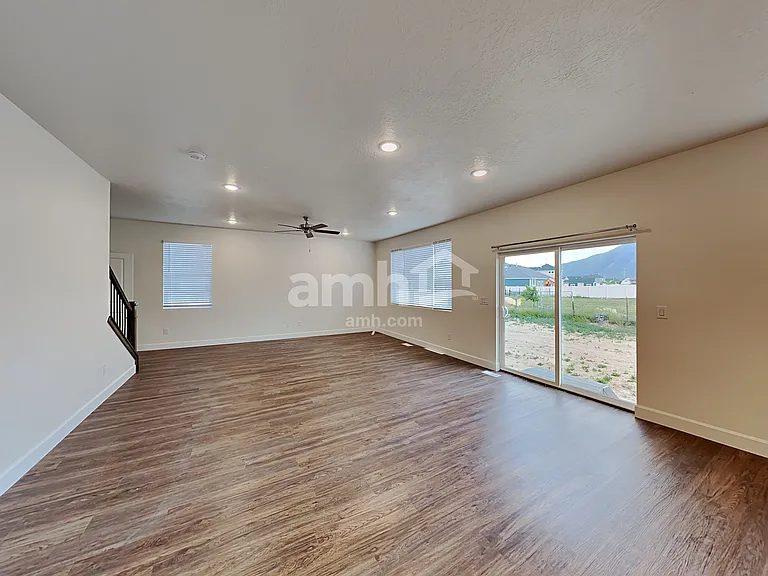 2222 E Silverado Ln — Photo 5