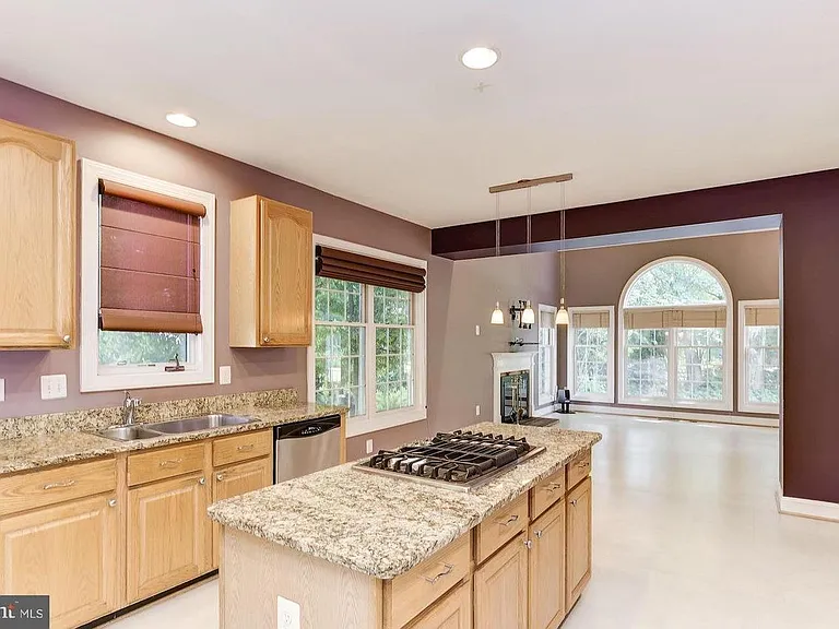305 Flannery Ln — Photo 4