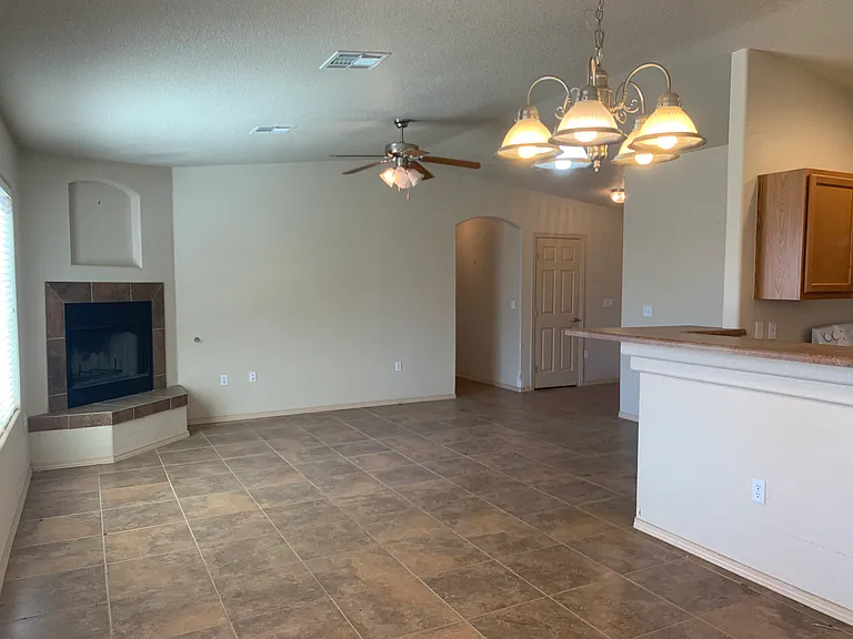 6527 Phoenix St — Photo 4