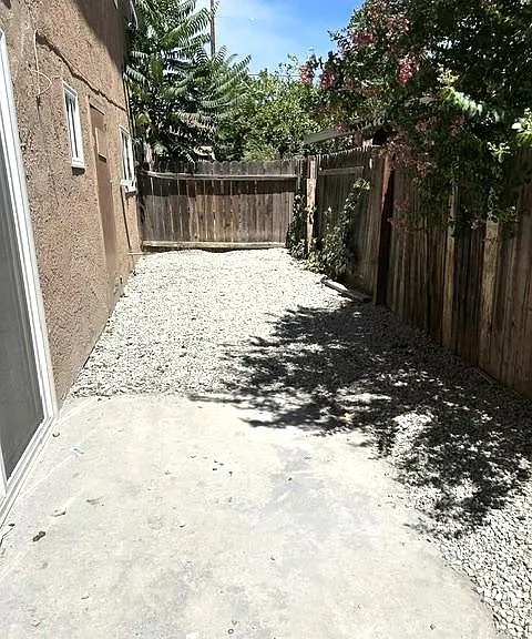 426 N Buena Vista St #1 — Photo 16