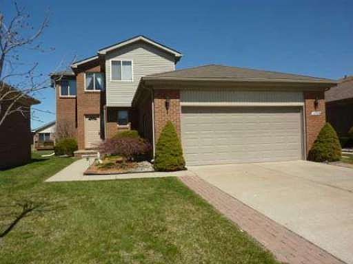 1st image of 32903 Birchwood Dr