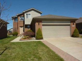 32903 Birchwood Dr, Chesterfield, MI 48047