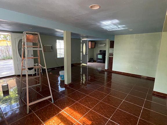 3rd image of 2205 Roosevelt Ave
