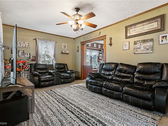 3rd image of 409 Bauman Ct