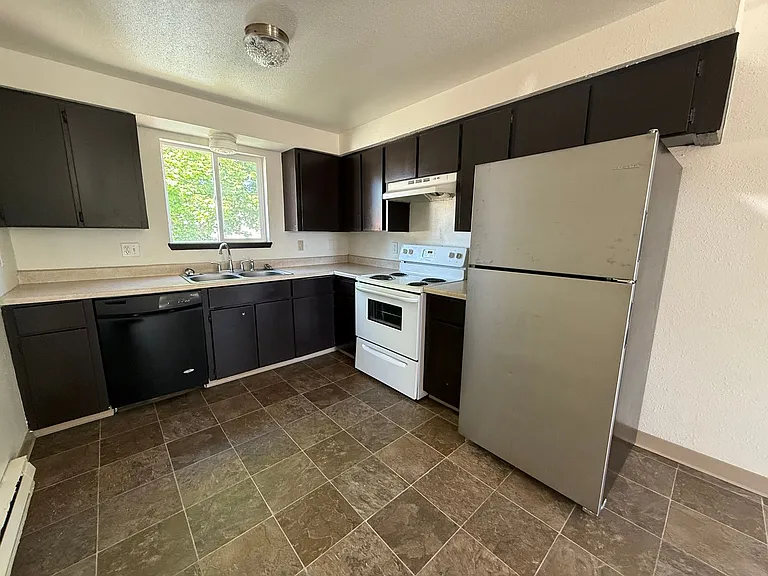 23 SE 10th St #8 — Photo 1