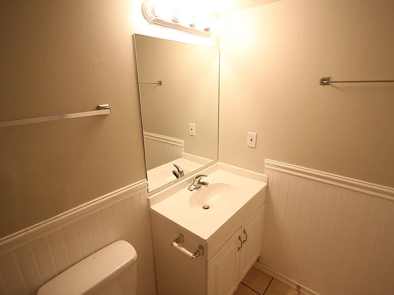 Apartments at 175 Main Street in Farmington — Photo 23