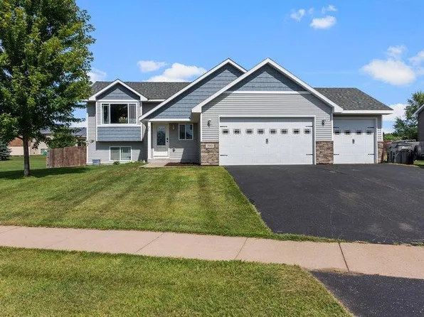 700 Greenwood St SW, Isanti, MN 55040