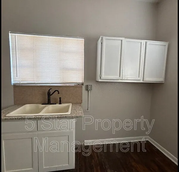 1114 N El Paso St #5 — Photo 7