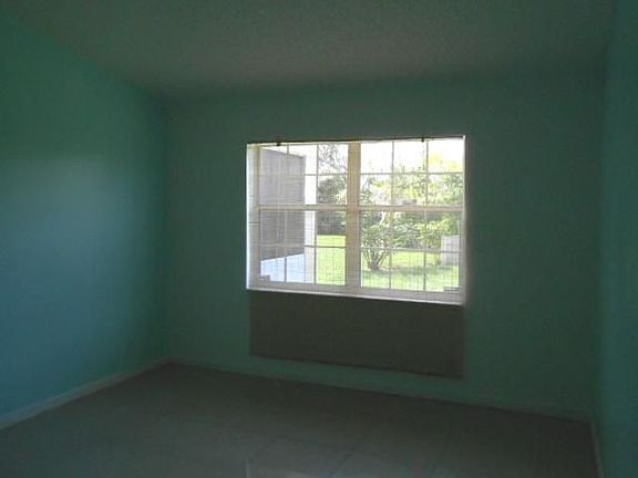 5th image of 201 Maplewood Dr