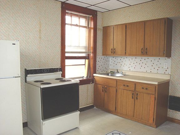 4th image of 4815A S Broadway