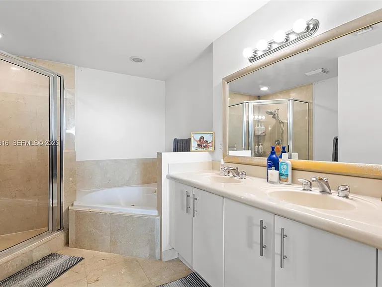 7910 Harbor Island Dr #402 — Photo 12