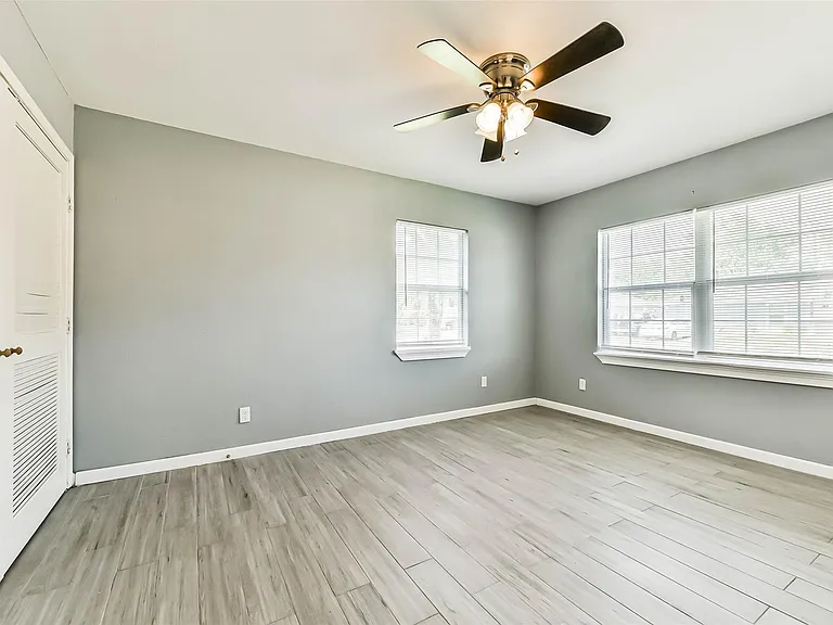938 Vivian Ave — Photo 13