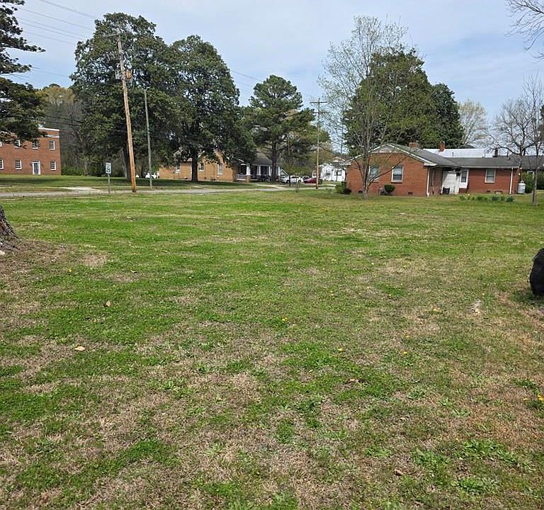 2nd image of 114 W Burnette Ave