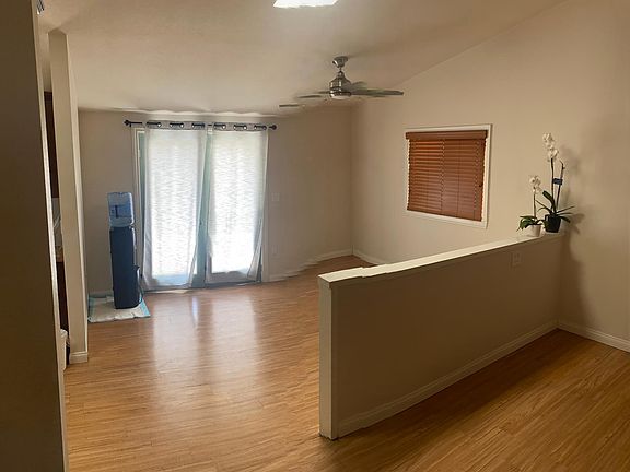 5th image of 27431 Crossglade Ave