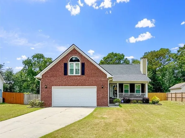 2912 Franzia Dr, Fayetteville, NC 28306