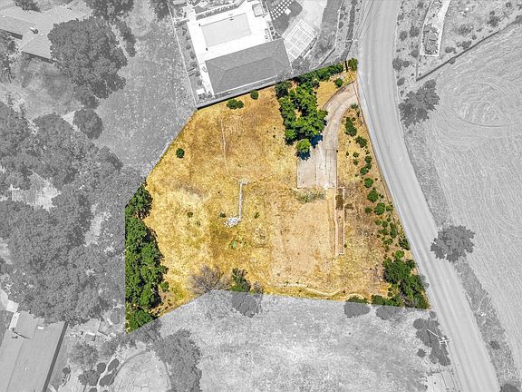 2nd image of 861 Los Alamos Road