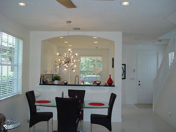 5th image of 734 Duchess Ct
