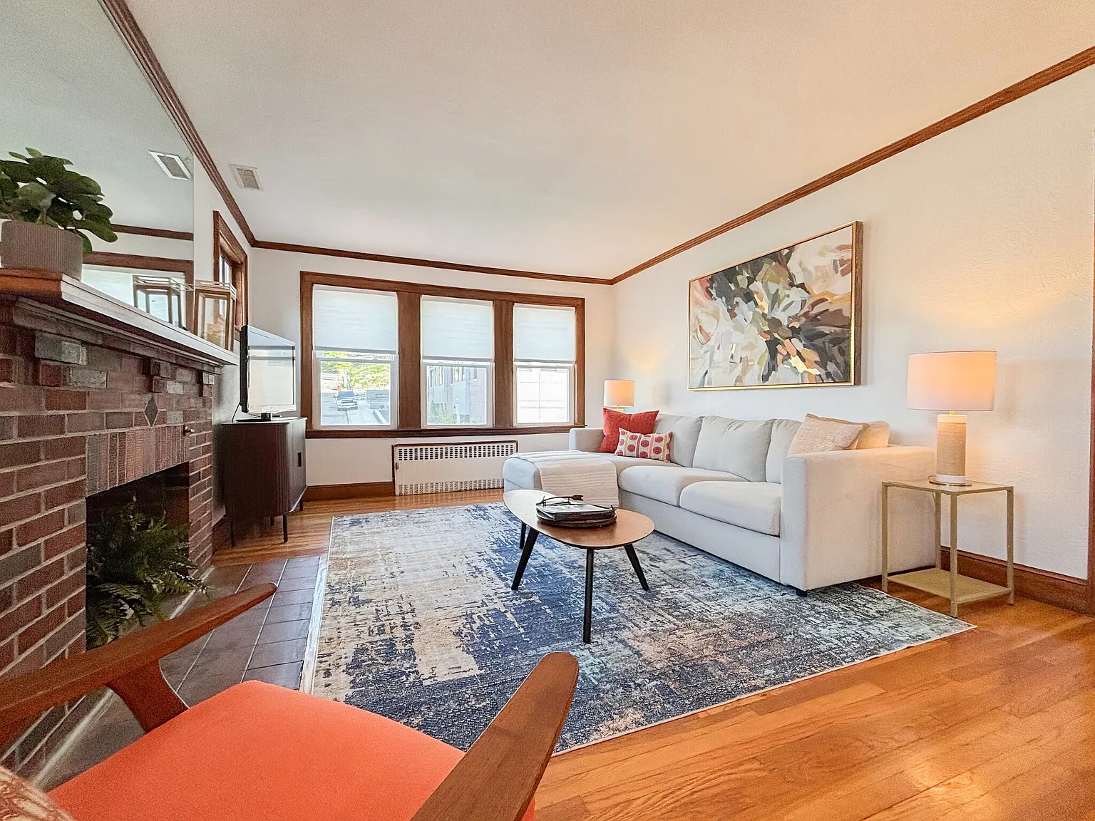 3 bed, 1100 sqft, $9,000 — Photo 2