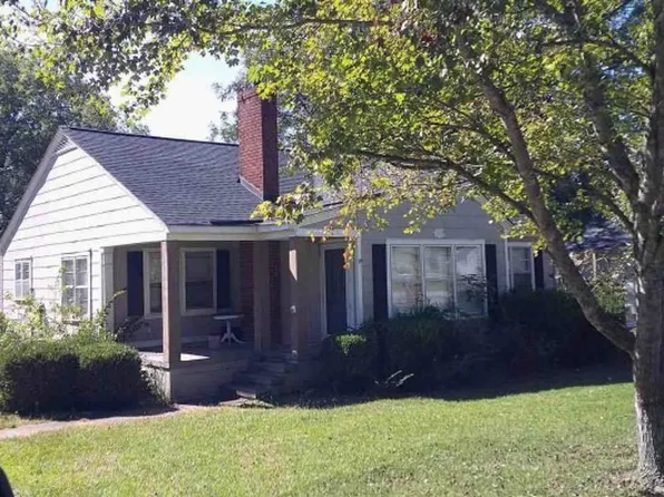 924 College St, Moulton, AL 35650