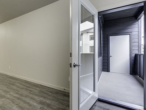 2nd image of 11803 NE 124th Ave APT 101