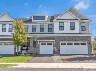 29 Beachwood Dr, Monroe Township, NJ 08831