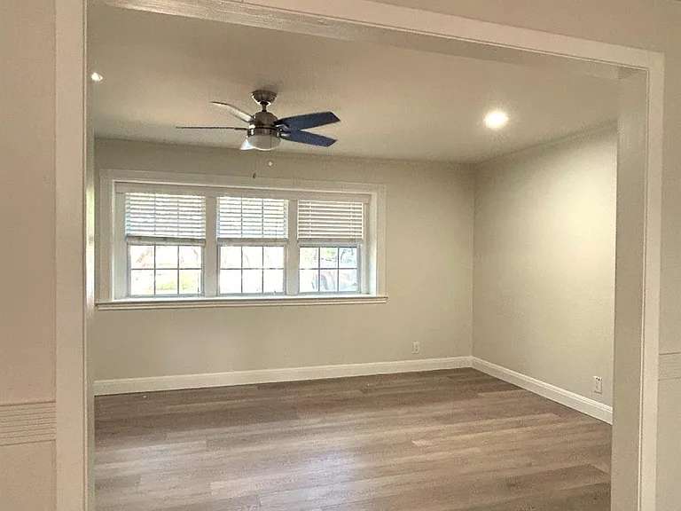 439 Brady Ln — Photo 13