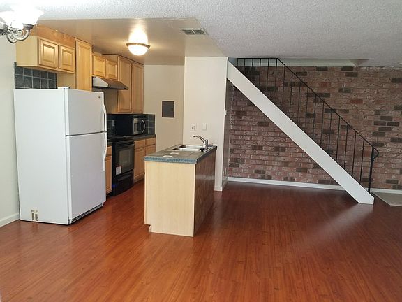 3rd image of 34805 Starling Dr APT 2