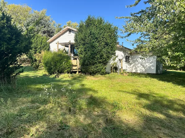 11305 S Vankal St, Lawton, MI 49065