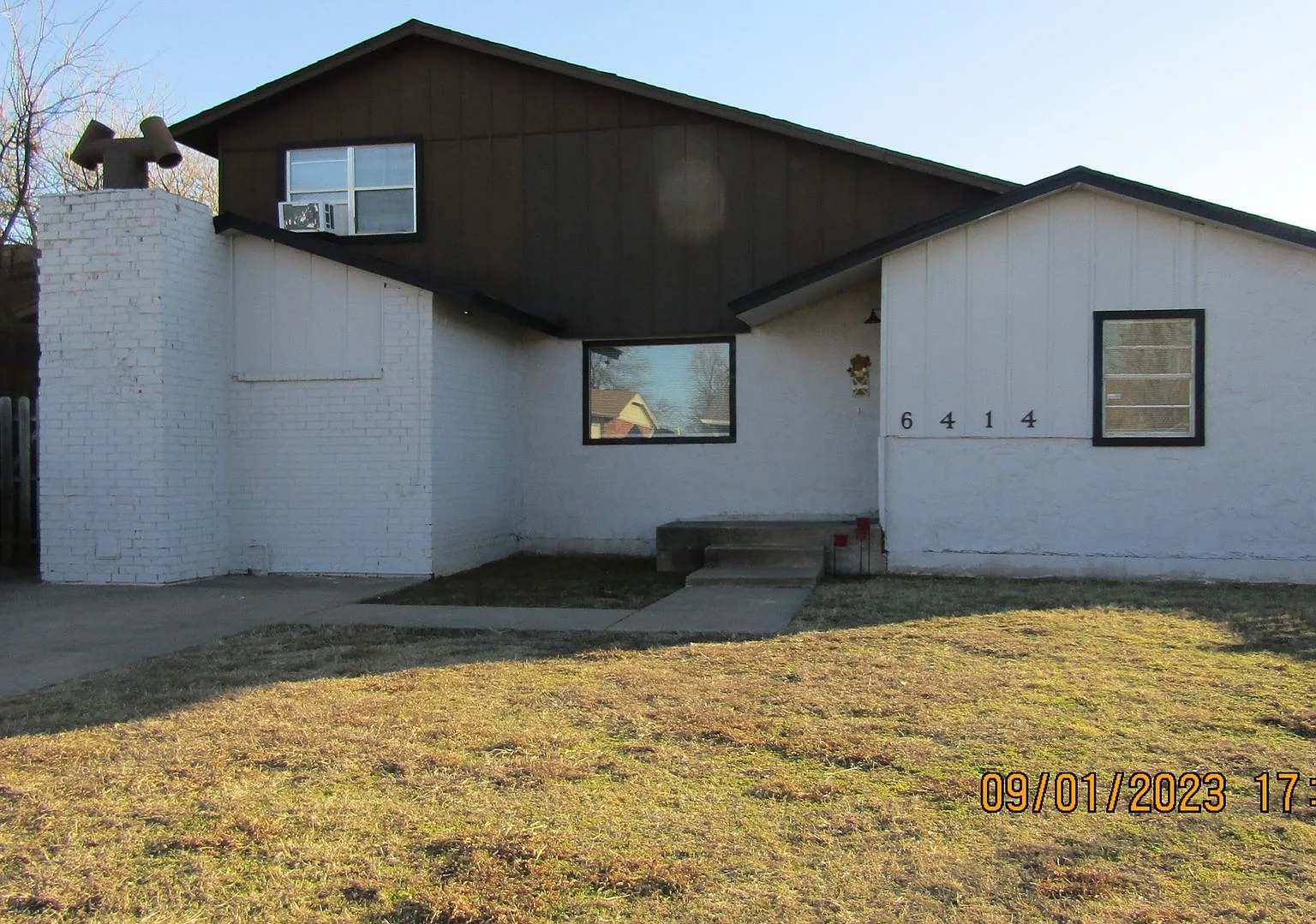 Two Story Home! Dog Friendly! — Photo 2