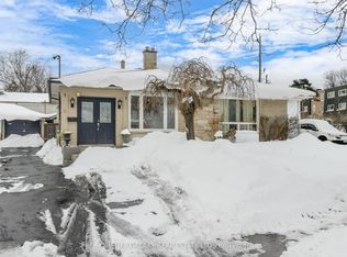 4 Frankton Cres, Toronto, ON M3J1C1