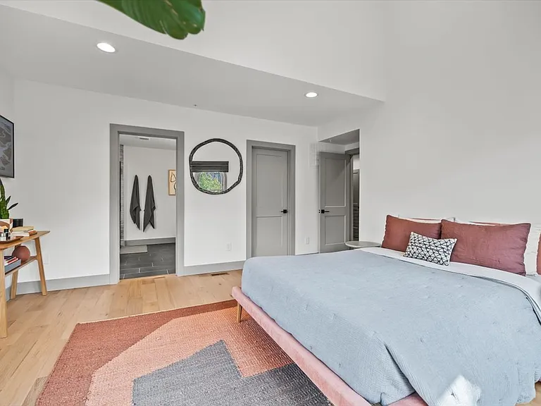 800 Highland St — Photo 13