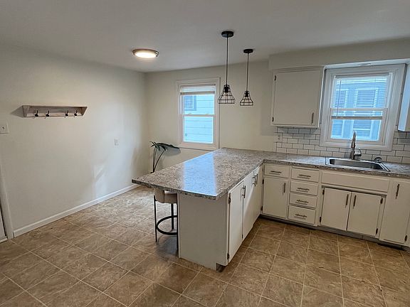 2nd image of 24 Washington Ave Floor 1