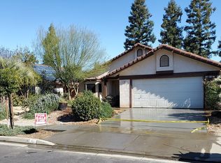 175 N McKelvy Ave, Clovis, CA 93611