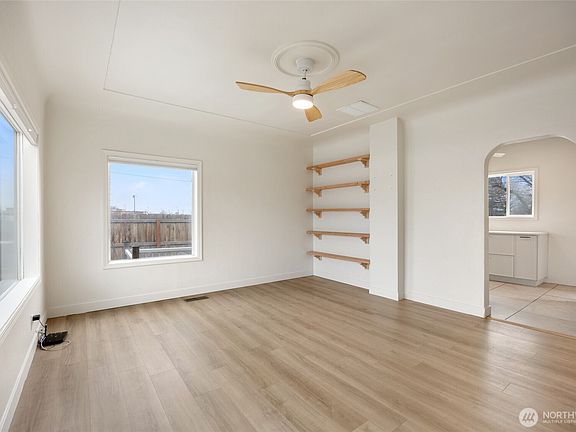 3rd image of 1003 W Rose Avenue