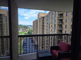 4500 S Four Mile Run Dr APT 902, Arlington, VA 22204