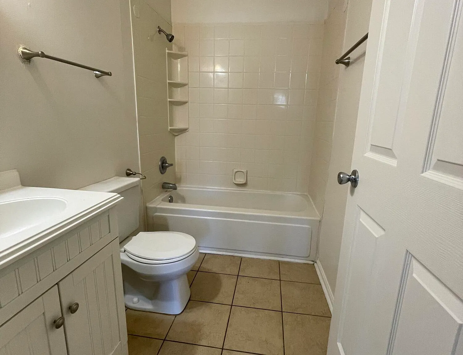 2 bed, 1.5 bath, $925 — Photo 2