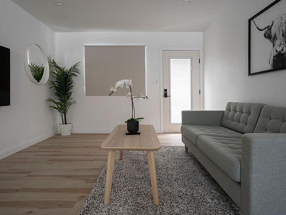 3rd image of 944 N San Vicente Blvd #3