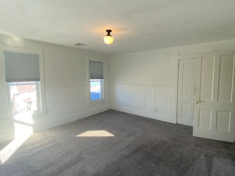 424 E Logan St — Photo 7