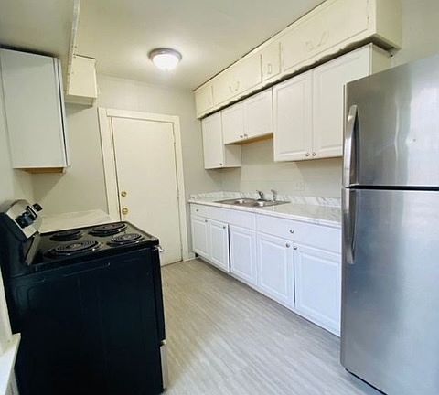 4th image of 1137 Valley Dr APT 3