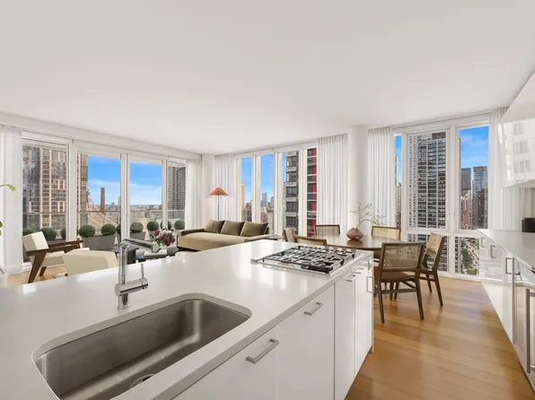 301 East 61st Street image 2 of 15