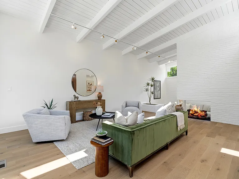 2276 Johnston Rd — Photo 19