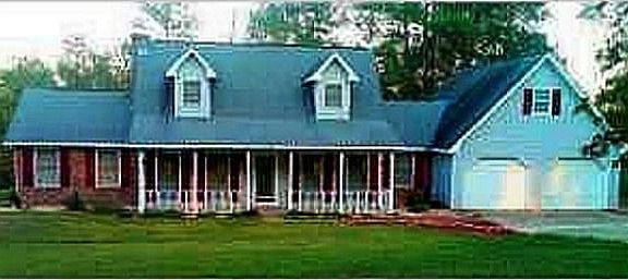 Large 2 Car Garage w/ Bonus Room