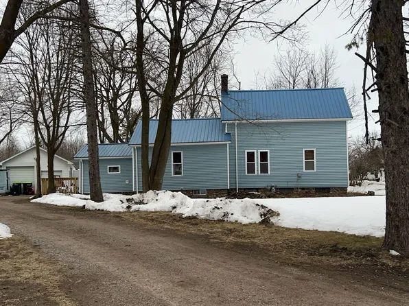 801 Mackinaw Ave, Cheboygan, MI 49721