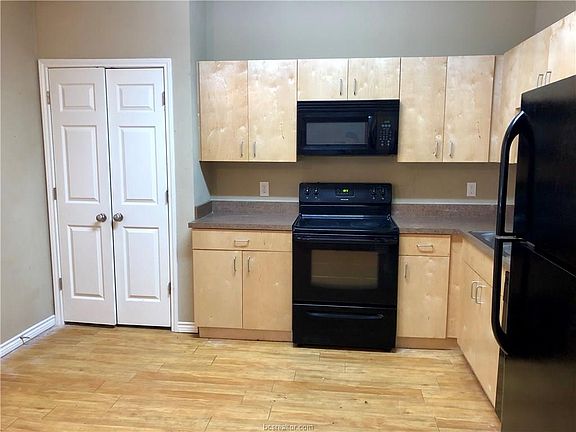 2nd image of 1806 W Highway 21 APT 208