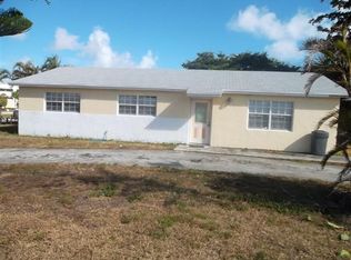 5700 Elmwood St, Mangonia Park, FL 33407