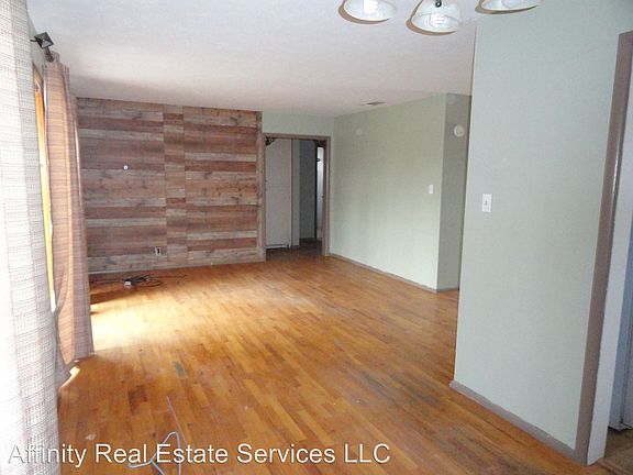 3rd image of 1119 W Ash St