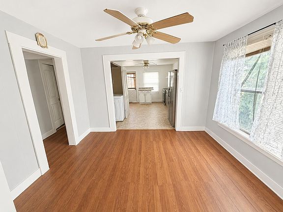 3rd image of 1635 Preusser St