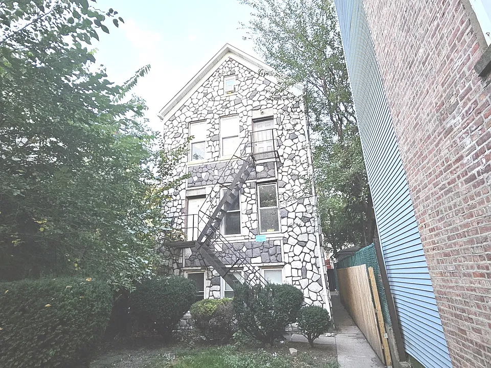 2243 S Sawyer Ave #3