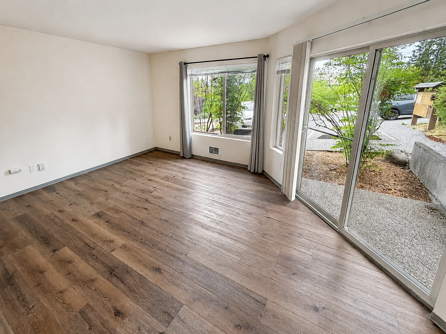 1 bed, 708 sqft, $2,045 — Photo 2