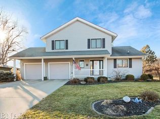 113 S Williamsburg Dr, Bloomington, IL 61704